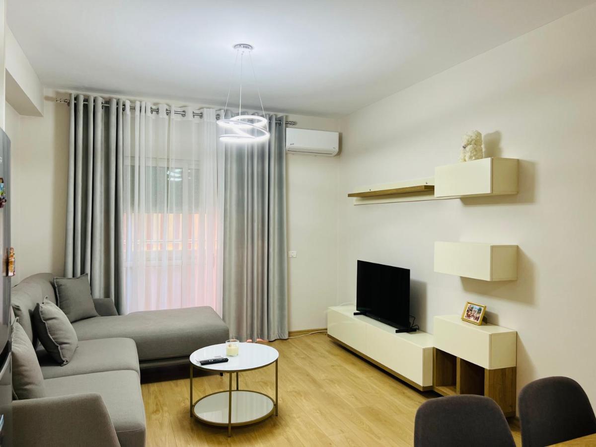 Lovely Apartment, Free Parking * Tirana