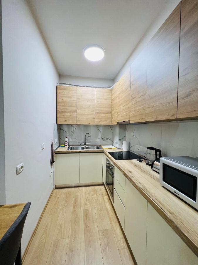 Lovely Apartment, Free Parking * Tirana